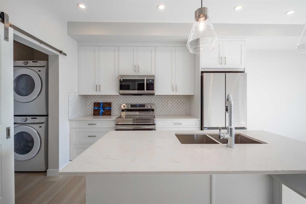 7202-1802 Mahogany Boulevard Se, Calgary, AB - Indoor Photo Showing Laundry Room