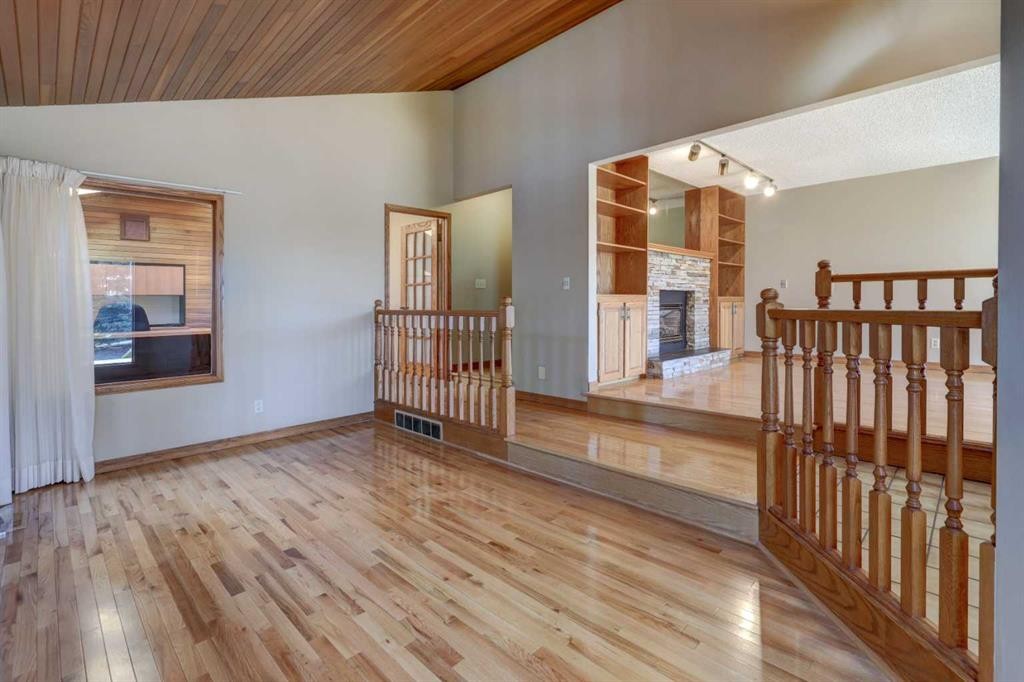 2328 Munro Drive Ne, Calgary, AB - Indoor Photo Showing Other Room
