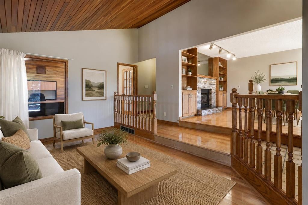 2328 Munro Drive Ne, Calgary, AB - Indoor Photo Showing Living Room