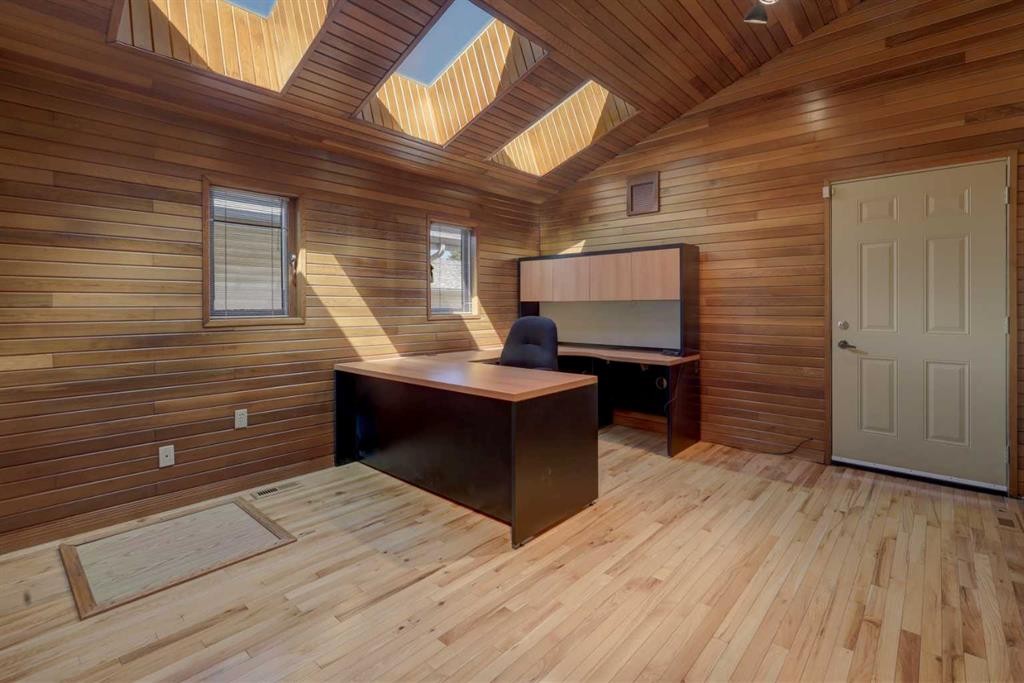 2328 Munro Drive Ne, Calgary, AB - Indoor