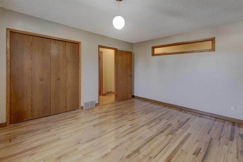 2328 Munro Drive Ne, Calgary, AB - Indoor Photo Showing Other Room