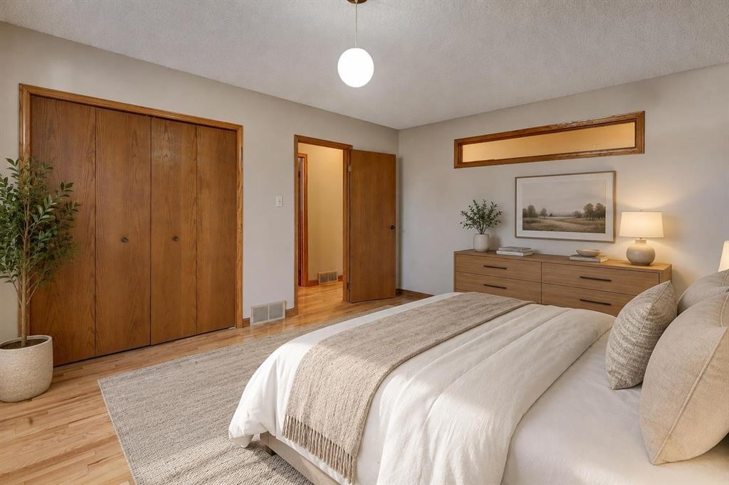 2328 Munro Drive Ne, Calgary, AB - Indoor Photo Showing Bedroom