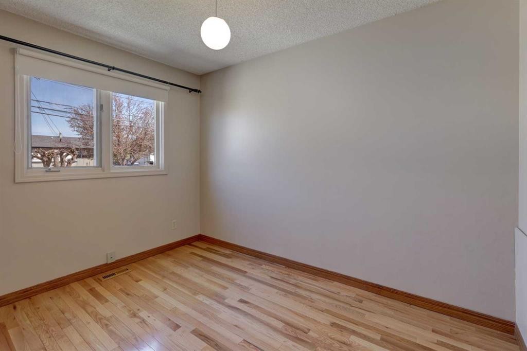 2328 Munro Drive Ne, Calgary, AB - Indoor Photo Showing Other Room