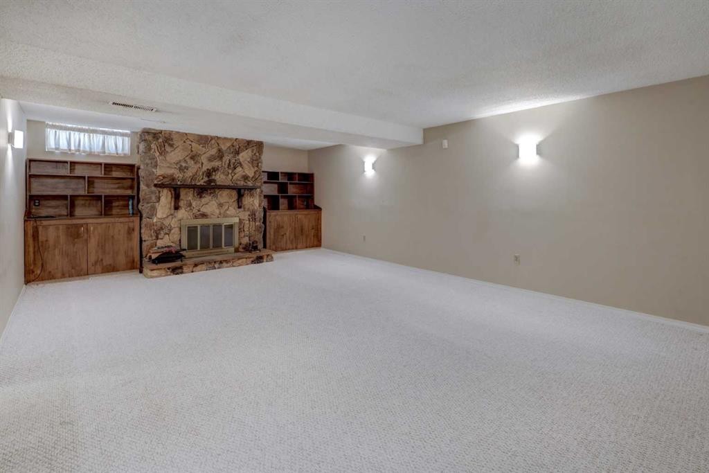 2328 Munro Drive Ne, Calgary, AB - Indoor Photo Showing Other Room