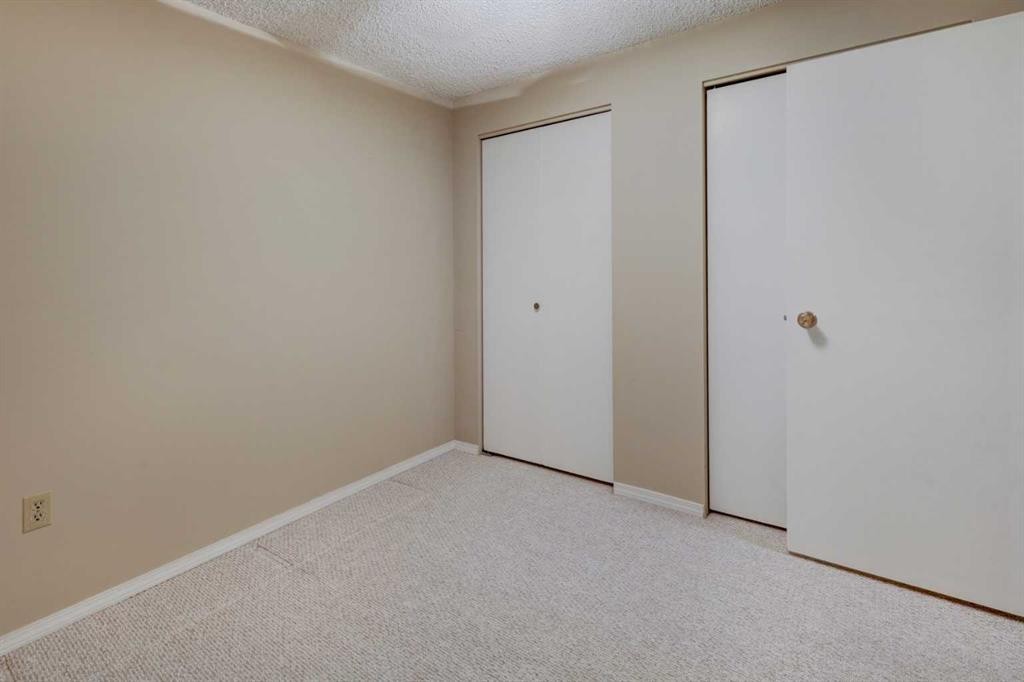 2328 Munro Drive Ne, Calgary, AB - Indoor Photo Showing Other Room