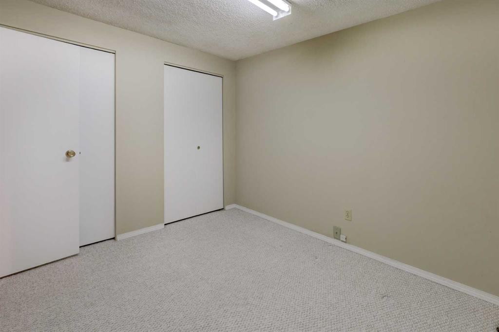2328 Munro Drive Ne, Calgary, AB - Indoor Photo Showing Other Room