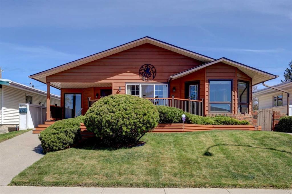 2328 Munro Drive Ne, Calgary, AB - Outdoor