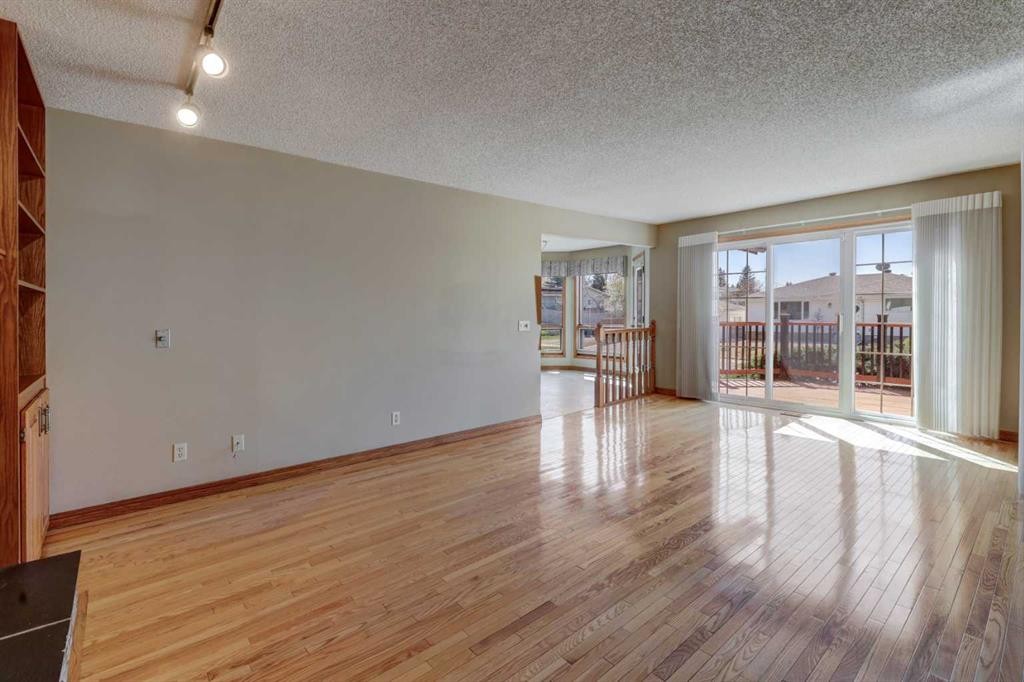 2328 Munro Drive Ne, Calgary, AB - Indoor