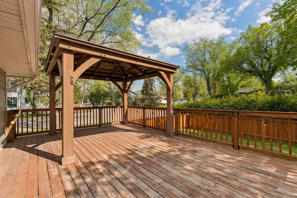 5615 20 Street Sw, Calgary, AB - Outdoor