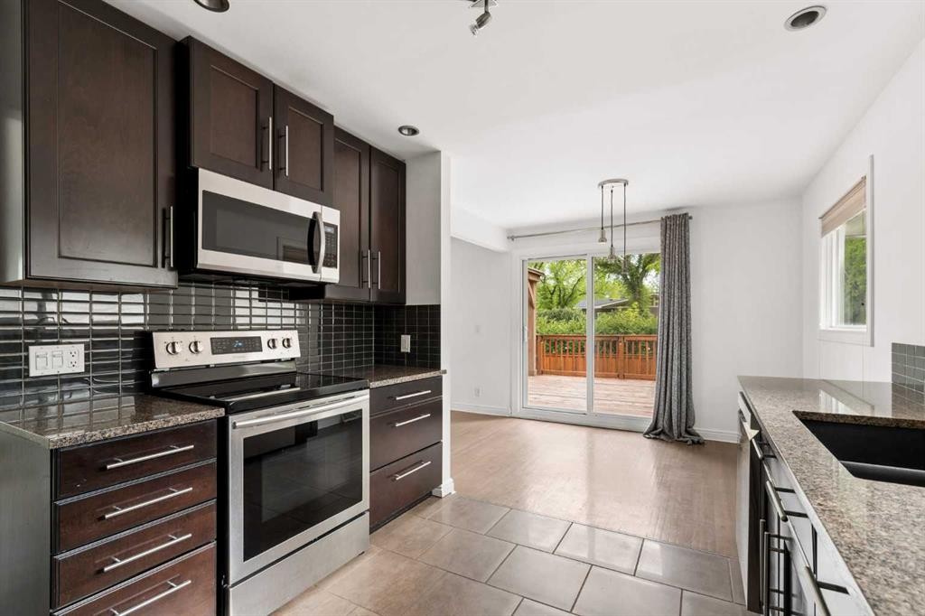 5615 20 Street Sw, Calgary, AB - Indoor Photo Showing Kitchen With Stainless Steel Kitchen With Double Sink With Upgraded Kitchen
