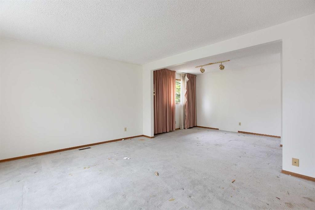 608 Aboyne Crescent Ne, Calgary, AB - Indoor Photo Showing Other Room