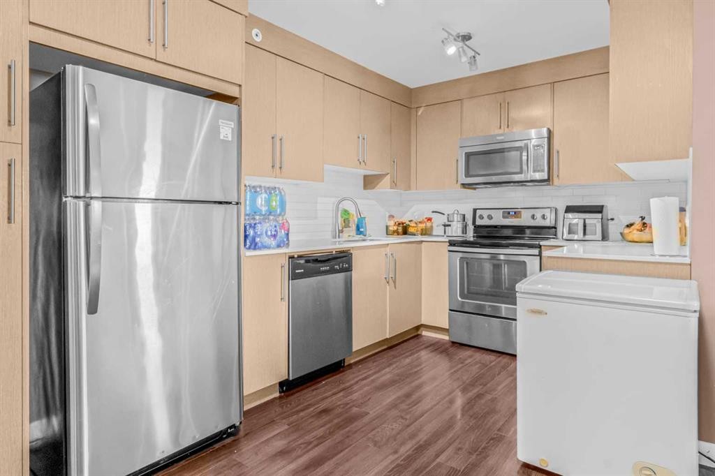 5404-302 Skyview Ranch Drive Ne, Calgary, AB - Indoor Photo Showing Kitchen With Stainless Steel Kitchen