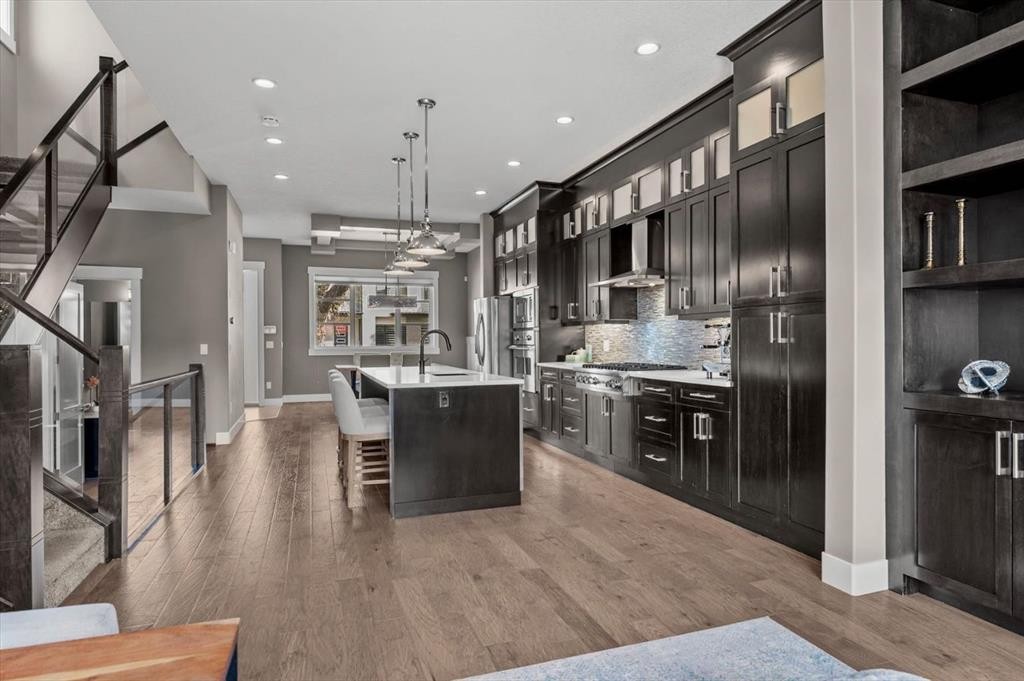 449 28 Avenue Nw, Calgary, AB - Indoor Photo Showing Kitchen With Upgraded Kitchen
