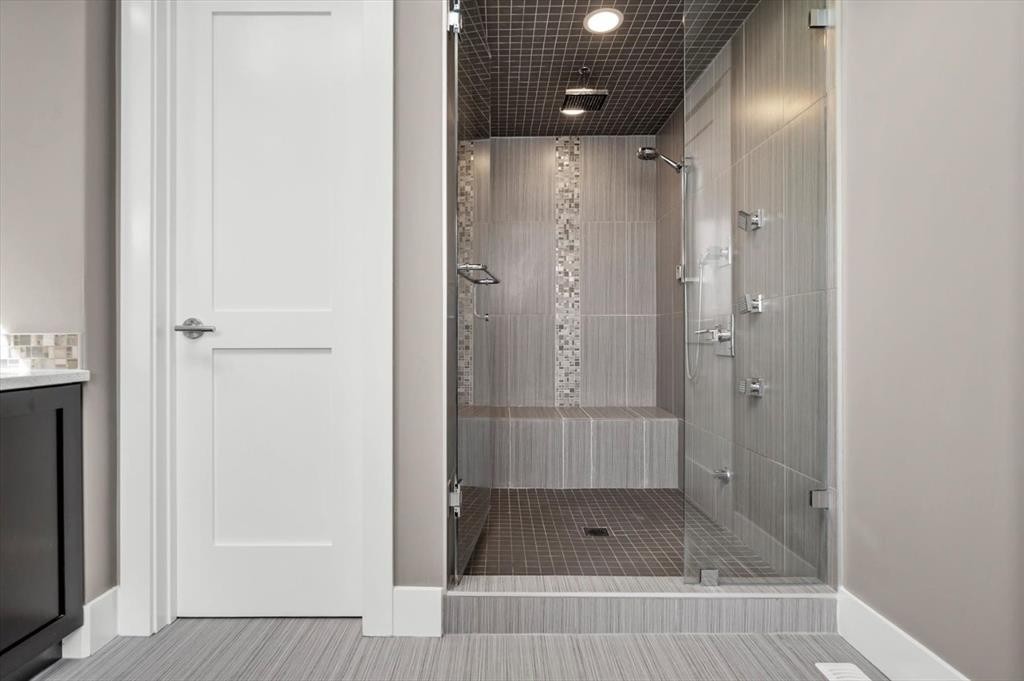 449 28 Avenue Nw, Calgary, AB - Indoor