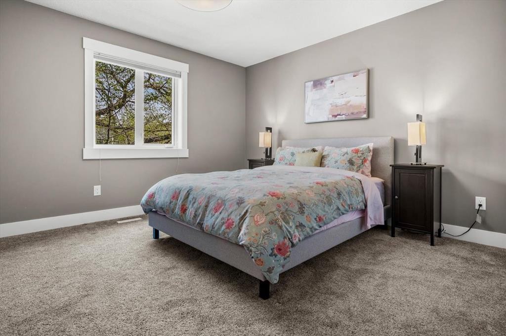 449 28 Avenue Nw, Calgary, AB - Indoor Photo Showing Bedroom