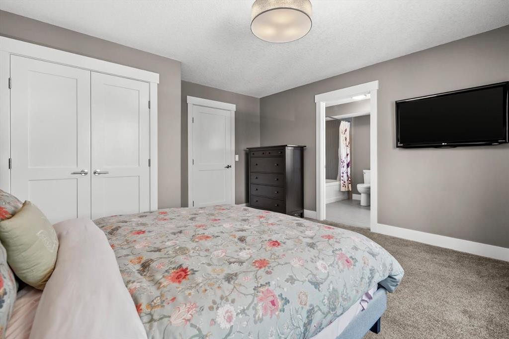 449 28 Avenue Nw, Calgary, AB - Indoor Photo Showing Bedroom