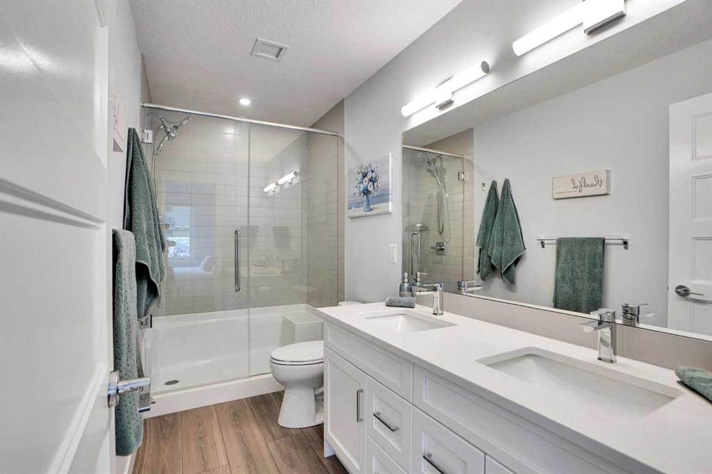 105-55 Wolf Hollow Crescent Se, Calgary, AB - Indoor Photo Showing Bathroom