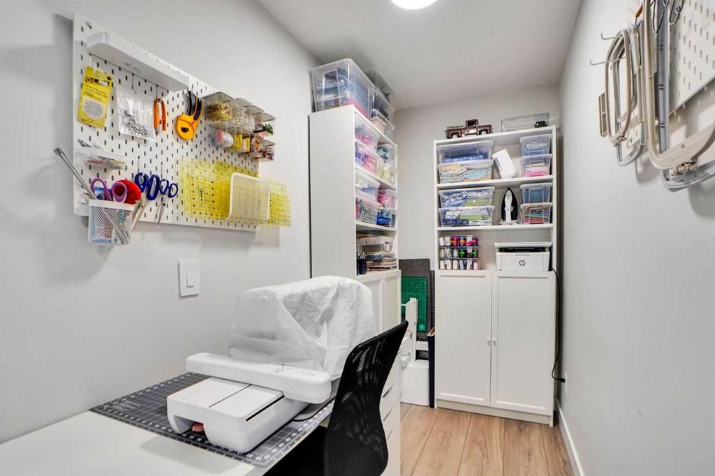 105-55 Wolf Hollow Crescent Se, Calgary, AB - Indoor Photo Showing Other Room
