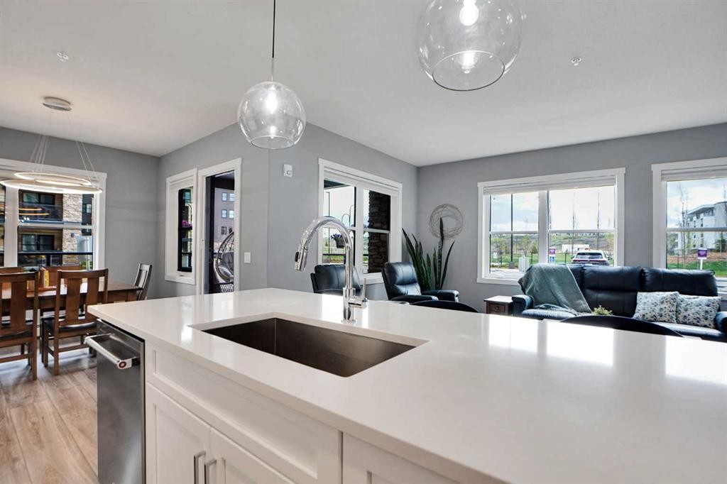 105-55 Wolf Hollow Crescent Se, Calgary, AB - Indoor Photo Showing Kitchen