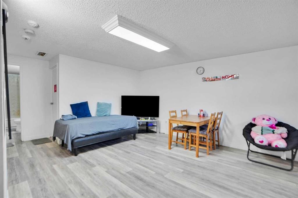 168 Castlebrook Drive Ne, Calgary, AB - Indoor