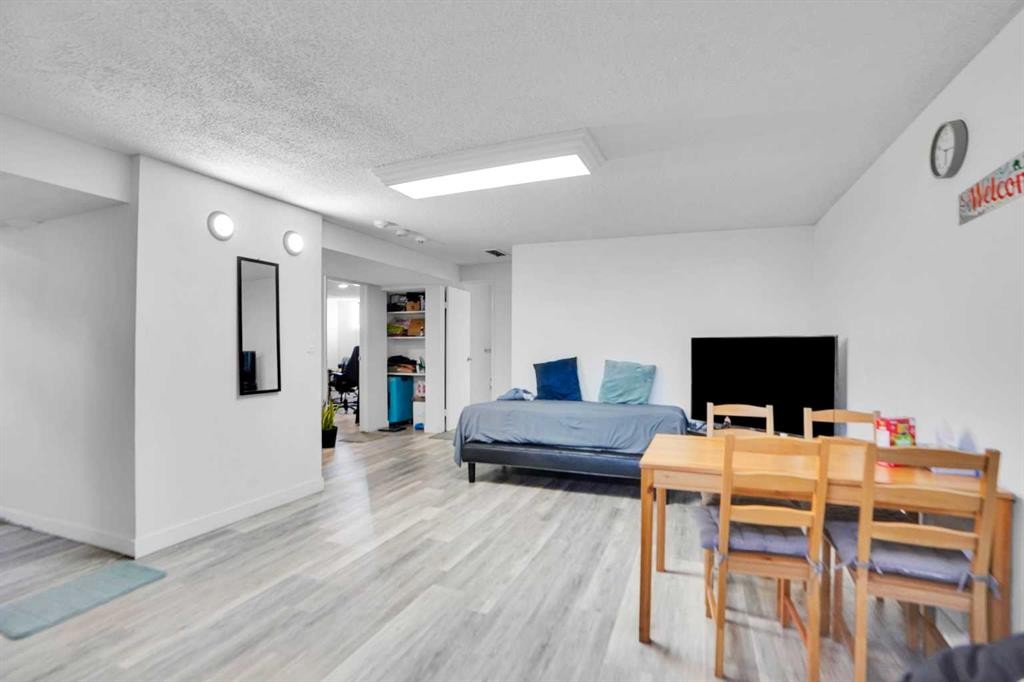168 Castlebrook Drive Ne, Calgary, AB - Indoor