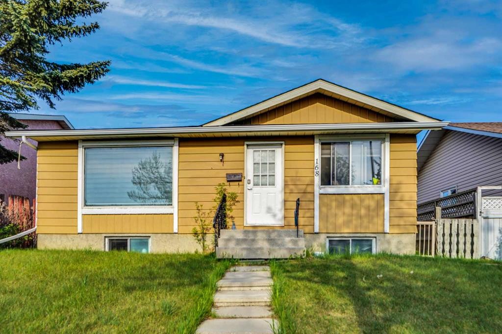 168 Castlebrook Drive Ne, Calgary, AB - Outdoor