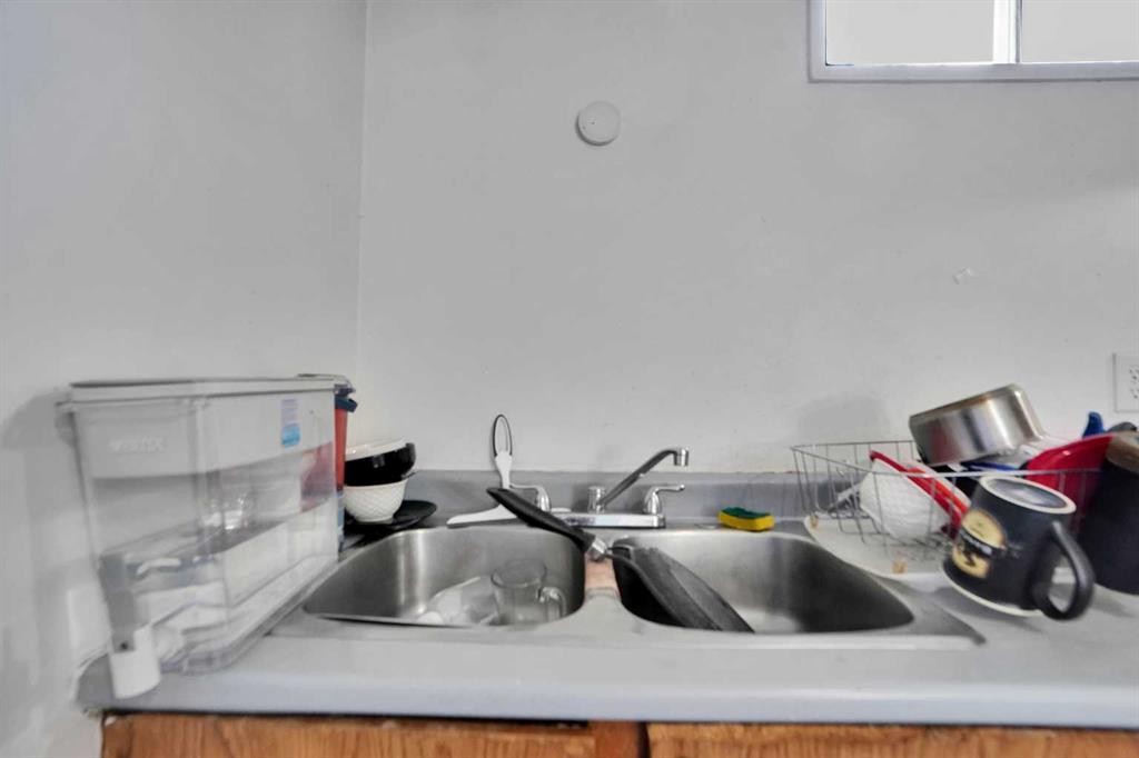 168 Castlebrook Drive Ne, Calgary, AB - Indoor Photo Showing Kitchen With Double Sink
