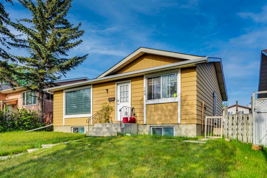 168 Castlebrook Drive Ne, Calgary, AB - Outdoor