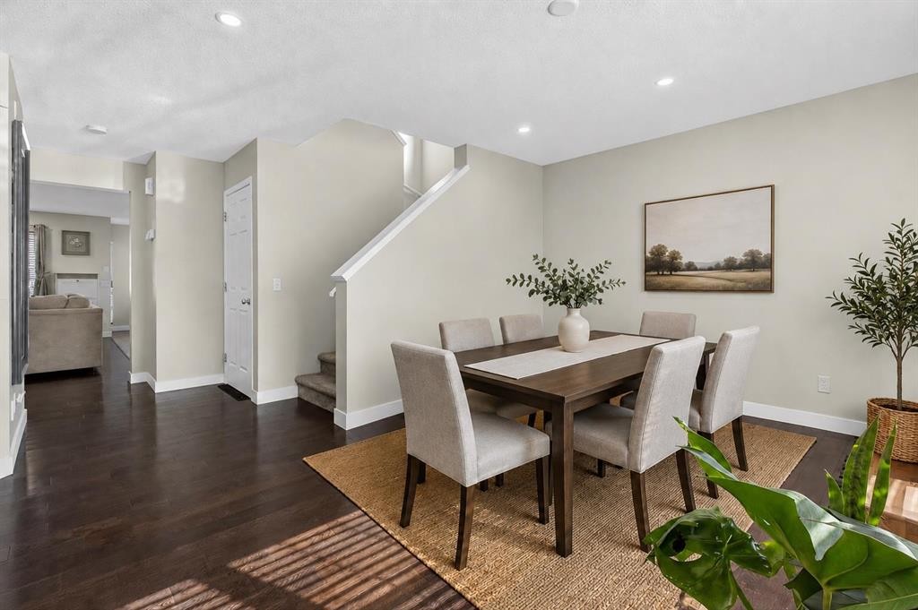 28 Elgin View Se, Calgary, AB - Indoor Photo Showing Dining Room