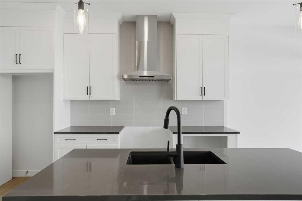 307 Dawson Dock Way, Chestermere, AB - Indoor Photo Showing Kitchen With Upgraded Kitchen