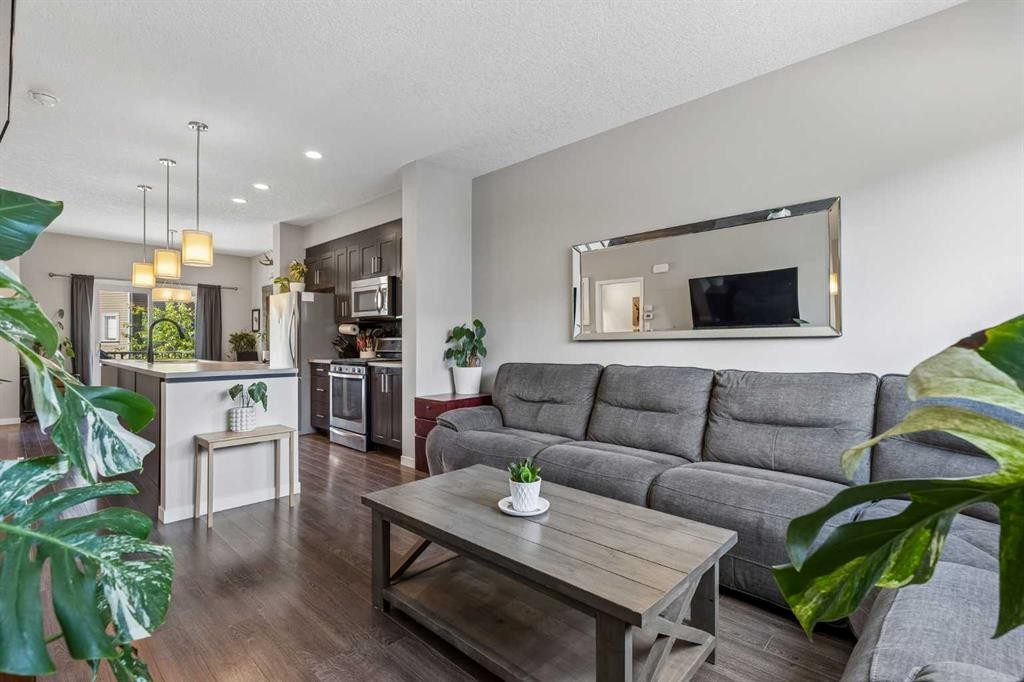 213 Copperpond Villas Se, Calgary, AB - Indoor Photo Showing Living Room