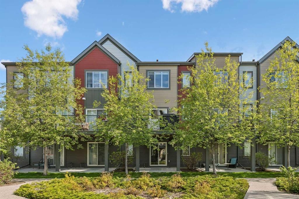 213 Copperpond Villas Se, Calgary, AB - Outdoor With Facade