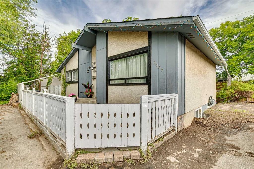 2007 Olympia Drive Se, Calgary, AB - Outdoor With Exterior