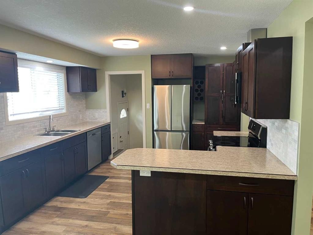 2015 Milne Drive Ne, Calgary, AB - Indoor Photo Showing Kitchen With Double Sink