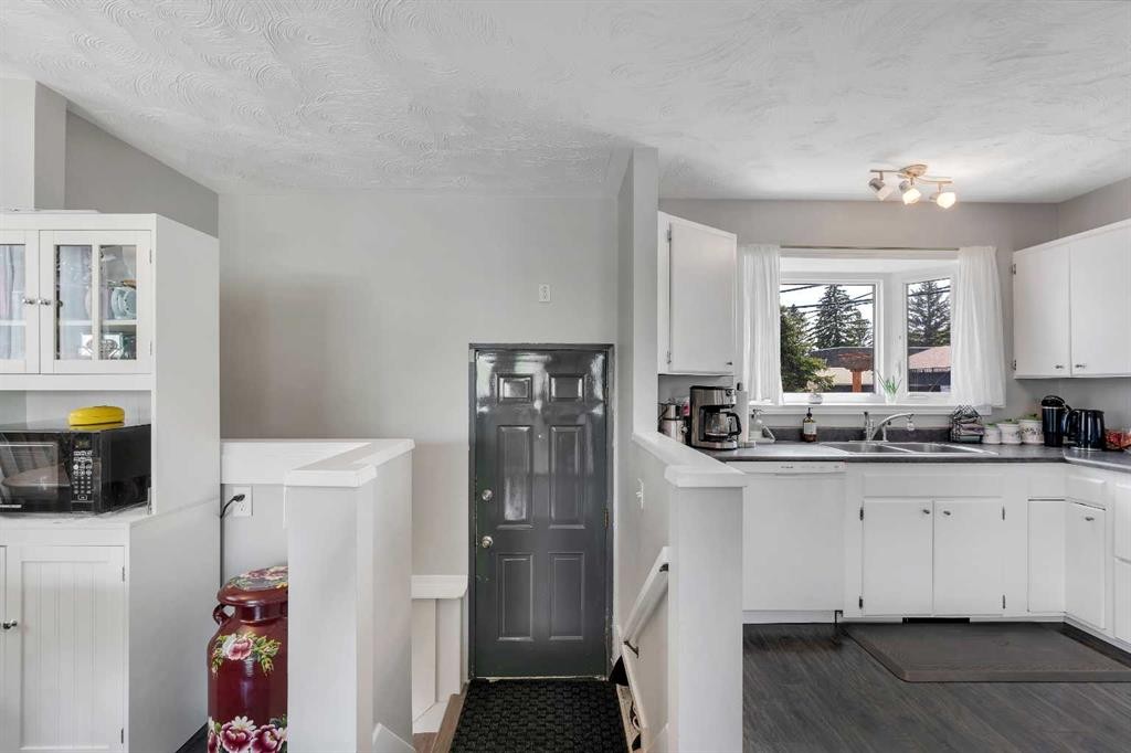 249 Acadia Drive Se, Calgary, AB - Indoor Photo Showing Kitchen With Double Sink