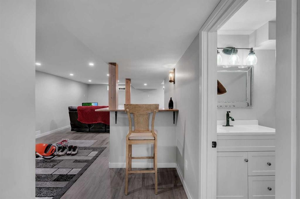 249 Acadia Drive Se, Calgary, AB - Indoor Photo Showing Other Room
