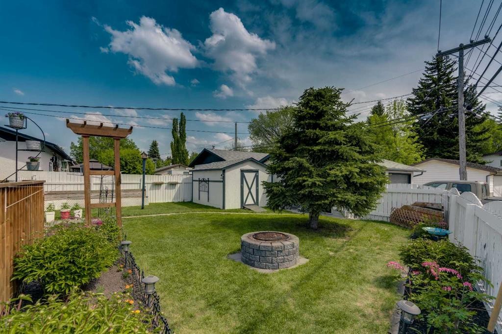 249 Acadia Drive Se, Calgary, AB - Outdoor