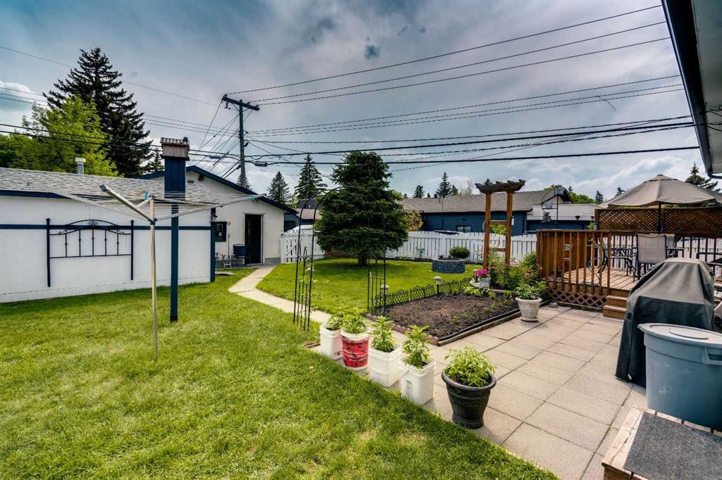 249 Acadia Drive Se, Calgary, AB - Outdoor