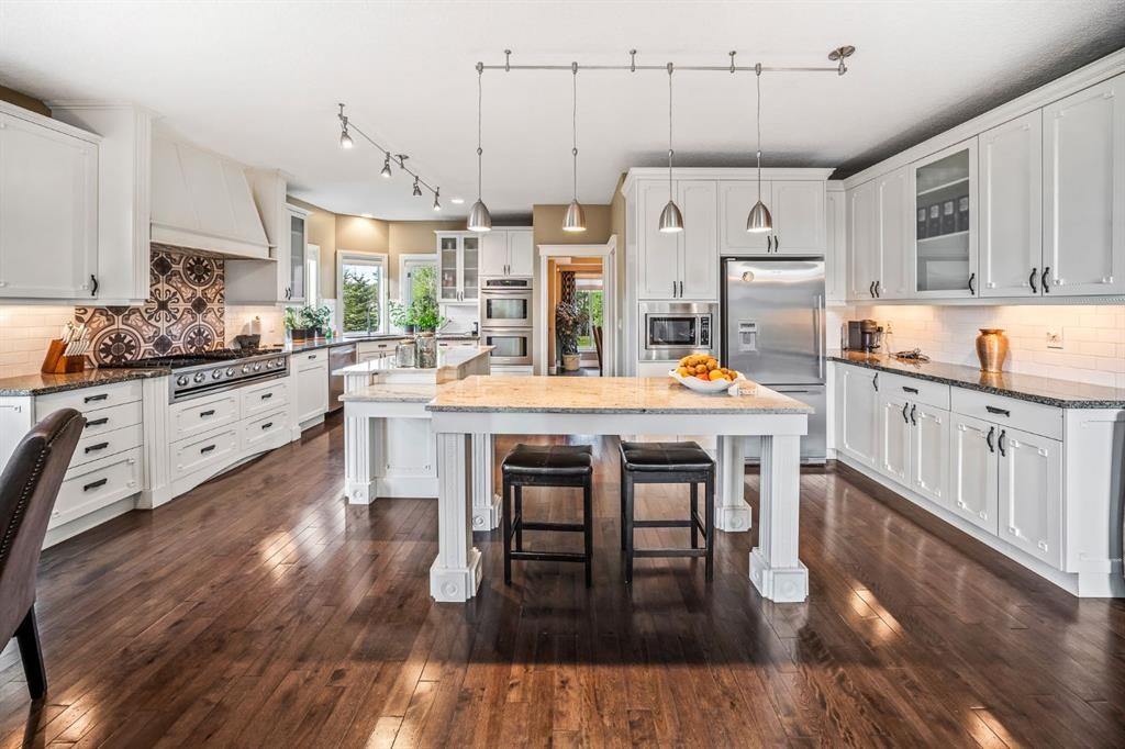 40 Blueridge Bay, Rural Rocky View County, AB - Indoor Photo Showing Kitchen With Stainless Steel Kitchen With Upgraded Kitchen
