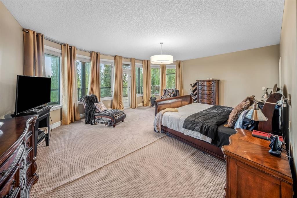 40 Blueridge Bay, Rural Rocky View County, AB - Indoor Photo Showing Bedroom