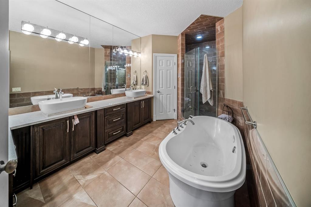 40 Blueridge Bay, Rural Rocky View County, AB - Indoor Photo Showing Bathroom
