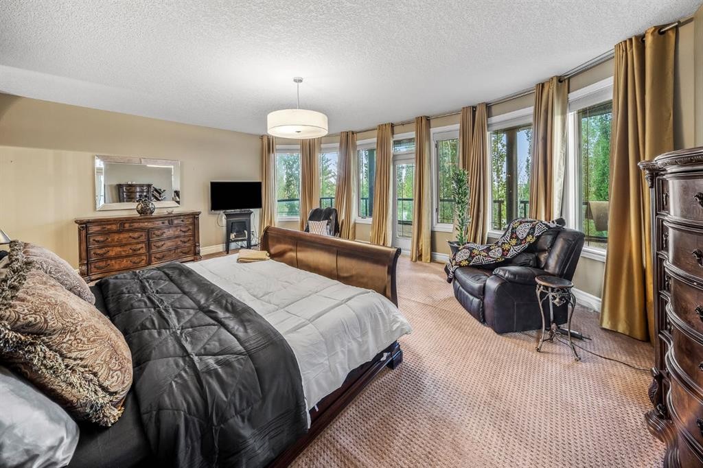 40 Blueridge Bay, Rural Rocky View County, AB - Indoor Photo Showing Bedroom