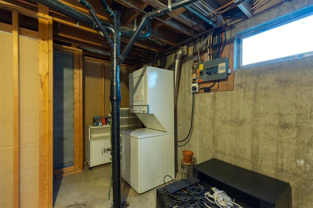 1132 Hunterston Hill Nw, Calgary, AB - Indoor Photo Showing Basement