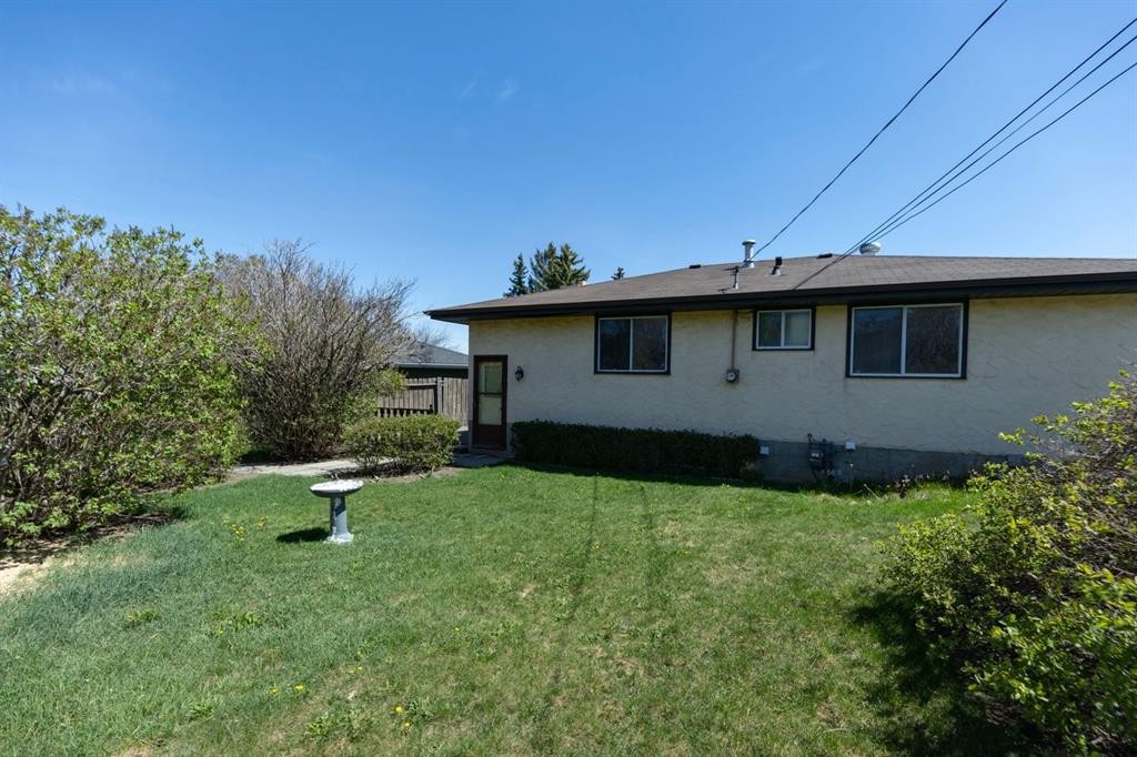 1132 Hunterston Hill Nw, Calgary, AB - Outdoor
