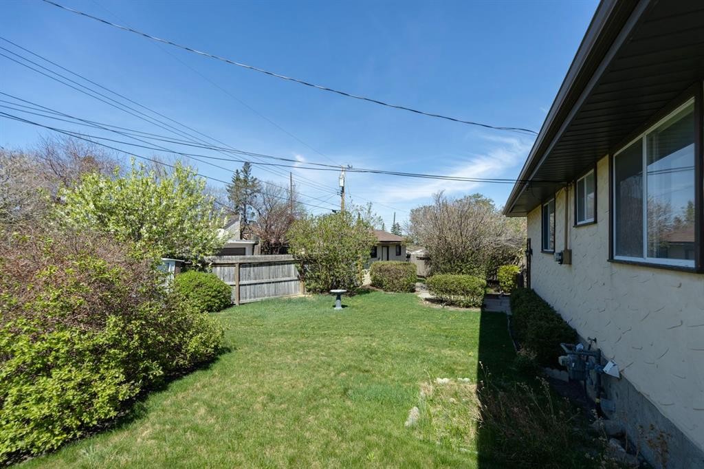 1132 Hunterston Hill Nw, Calgary, AB - Outdoor