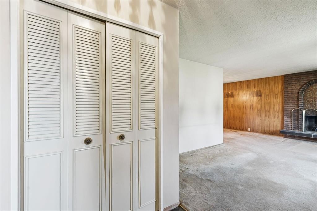 1132 Hunterston Hill Nw, Calgary, AB - Indoor Photo Showing Other Room