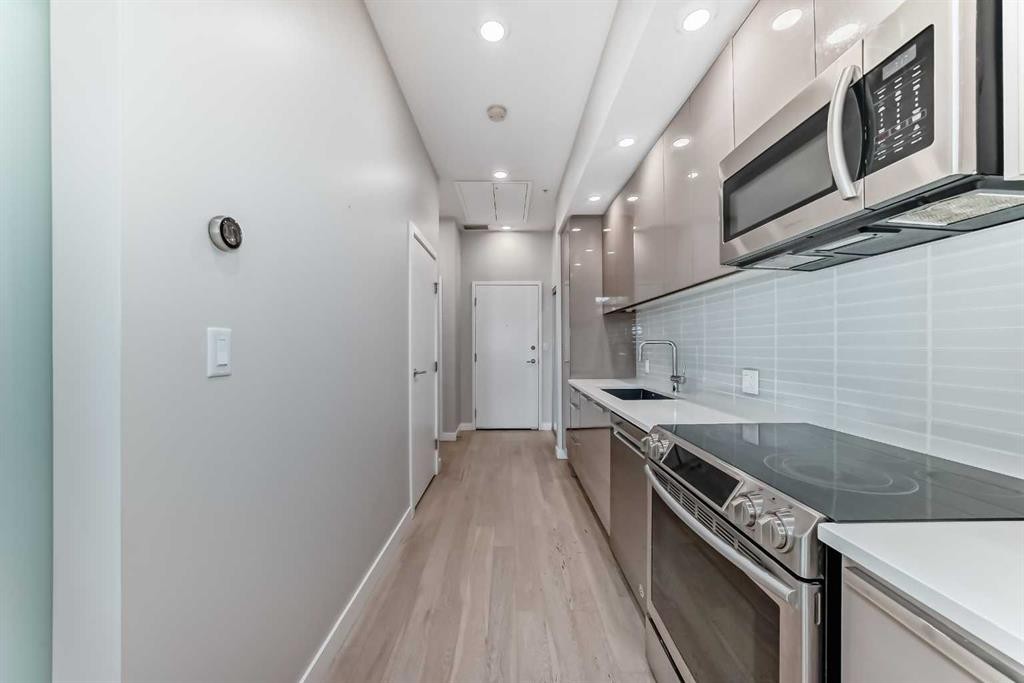 2105-1234 5 Avenue Nw, Calgary, AB - Indoor Photo Showing Kitchen