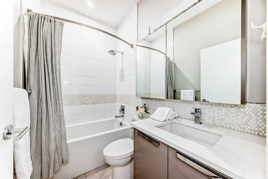 2105-1234 5 Avenue Nw, Calgary, AB - Indoor Photo Showing Bathroom