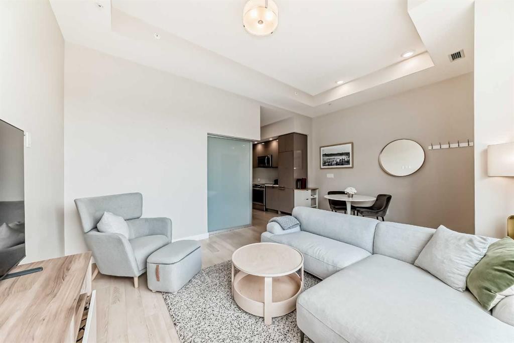 2105-1234 5 Avenue Nw, Calgary, AB - Indoor Photo Showing Living Room