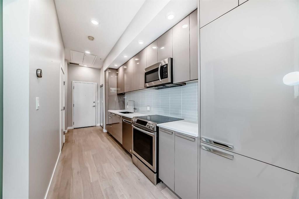 2105-1234 5 Avenue Nw, Calgary, AB - Indoor Photo Showing Kitchen With Upgraded Kitchen